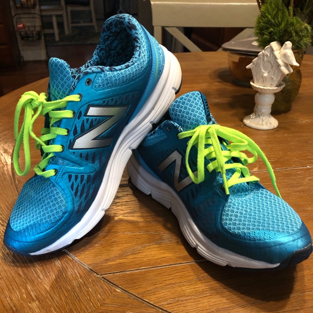 New Balance 775 v2.  Size 10.5